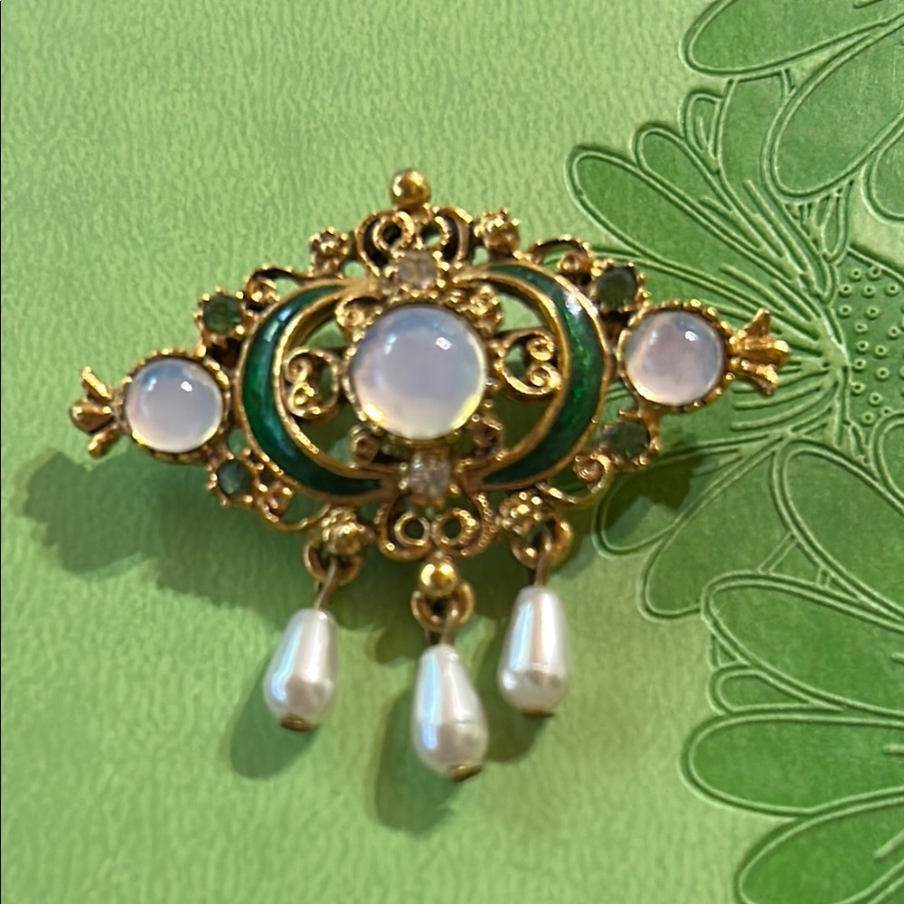 Florenza Gold and Green Brooch with Pearl Drops - Picture 2 of 5
